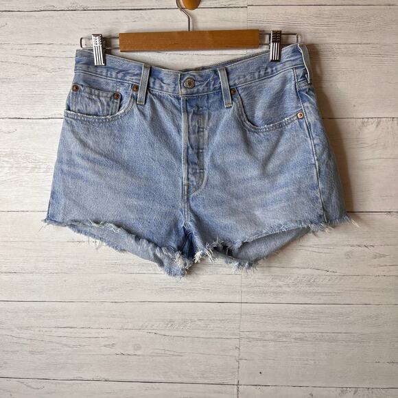 Levis Shorts Womens Size W29 Light Wash Button Fly 100% Cotton Cut Off - Picture 1 of 15